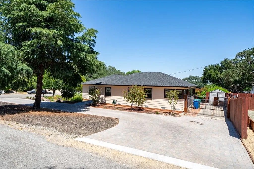 Photo of 204 18th St, Paso Robles, CA 93446 (MLS # NS25172183)