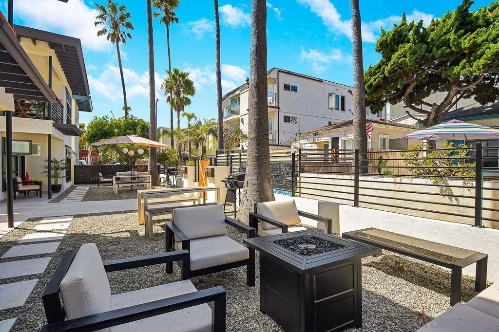 Photo of 805 Dover Ct, San Diego, CA 92109 (MLS # 260010505)