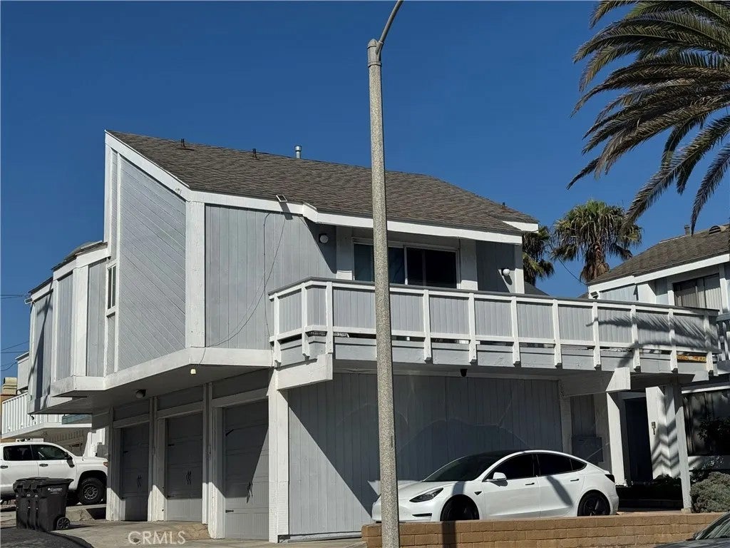 Photo of 301 18th ST #A, Huntington Beach, CA 92648 (MLS # OC26163975)