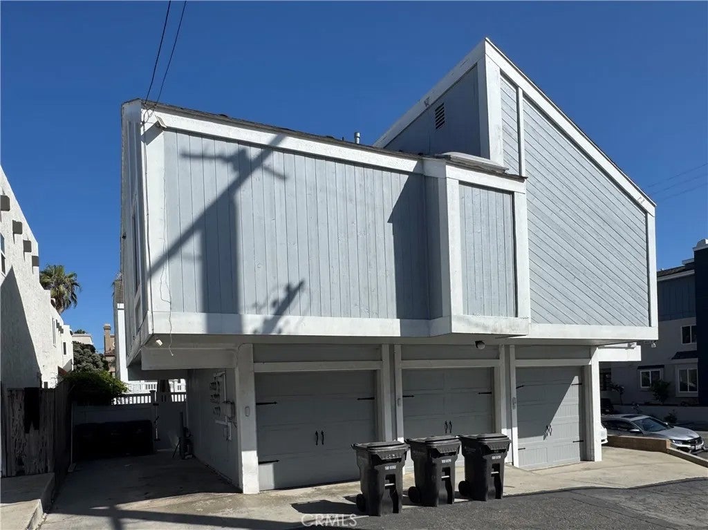 Photo of 301 18th ST #A, Huntington Beach, CA 92648 (MLS # OC26163975)