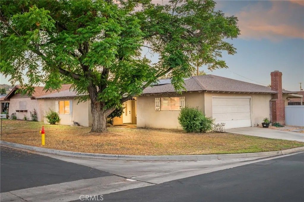 Photo of 26575 Saturn Way, Hemet, CA 92544 (MLS # SW26084879)