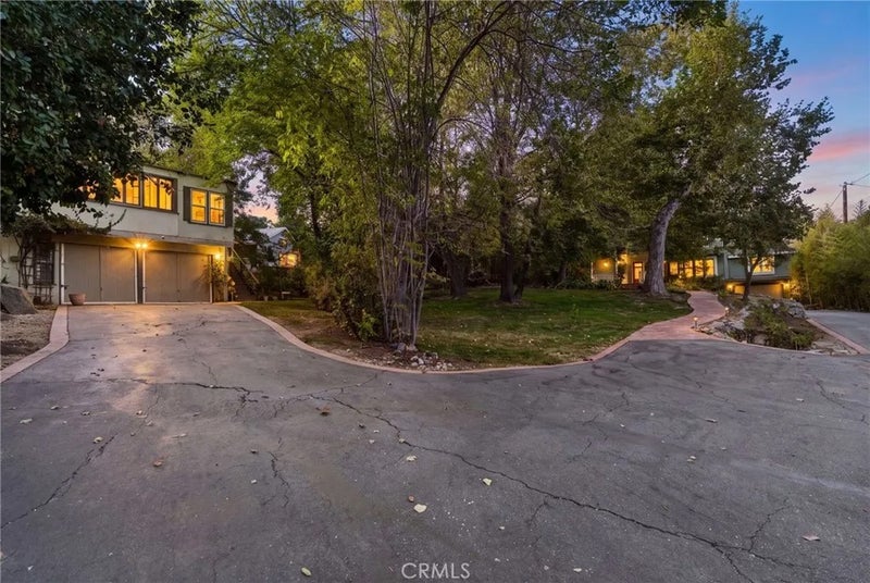2470 N Euclid