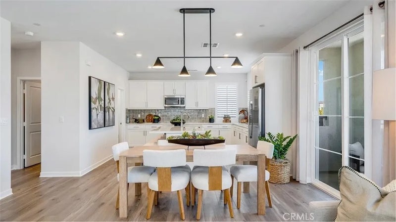 2631 E Lincoln Paseo