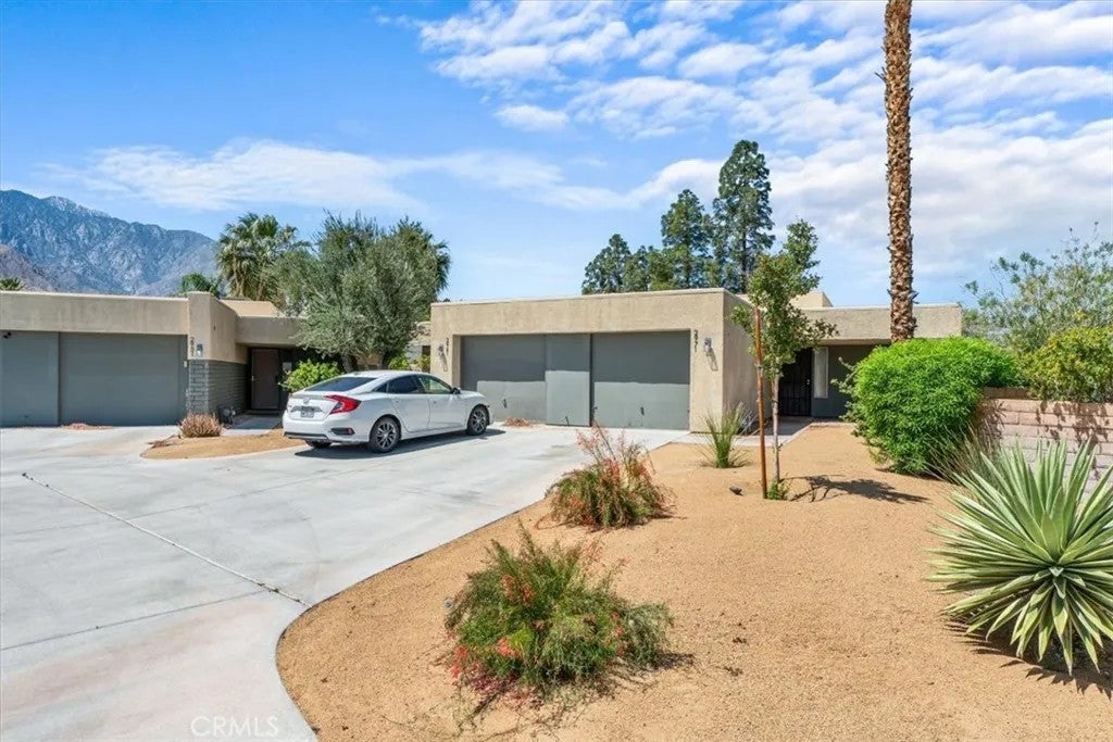 Photo of 2971 E Sunflower Circle, Palm Springs, CA 92262 (MLS # IG26072777)