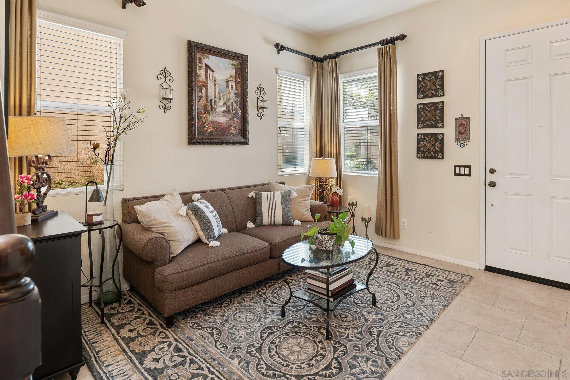 1551 Avenida De Avila