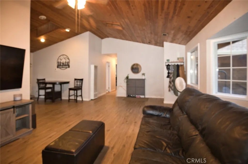 9415 Gordon Springs Drive