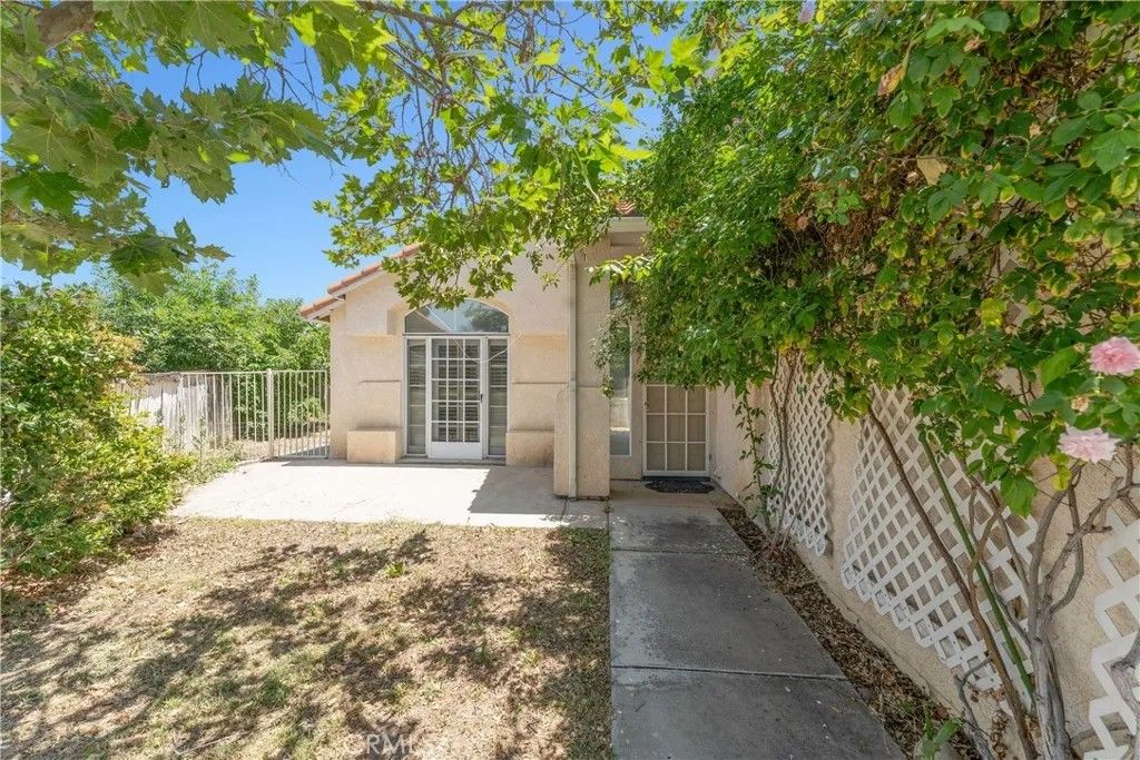 Photo of 42966 Avenida Gato, Hemet, CA 92544 (MLS # OC26111714)