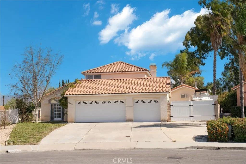 Photo of 42966 Avenida Gato, Hemet, CA 92544 (MLS # OC26111714)