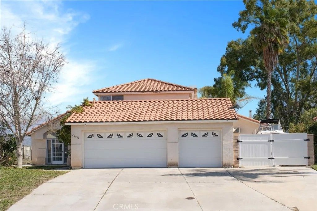 Photo of 42966 Avenida Gato, Hemet, CA 92544 (MLS # OC26111714)