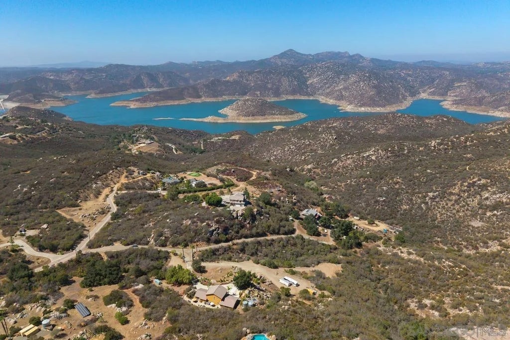 Photo of 13044 Yerba Valley Way, Lakeside, CA 92040 (MLS # 260019099)