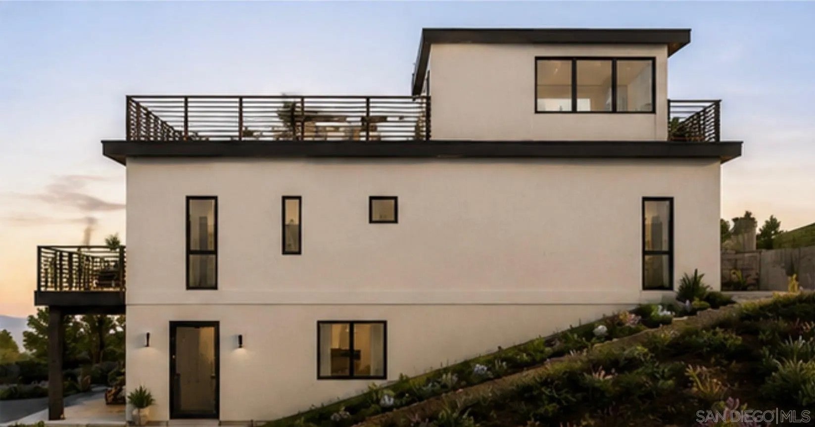 2470 La Costa Ave 18