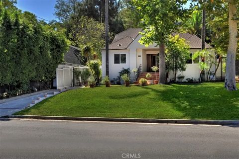 Photo of 15128 Valley Vista Boulevard, Sherman Oaks, CA 91403 (MLS # SR25279104)