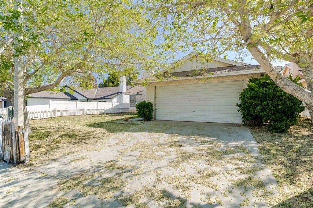 Photo of 36620 Ramona Road, Palmdale, CA 93550 (MLS # SR26063547)