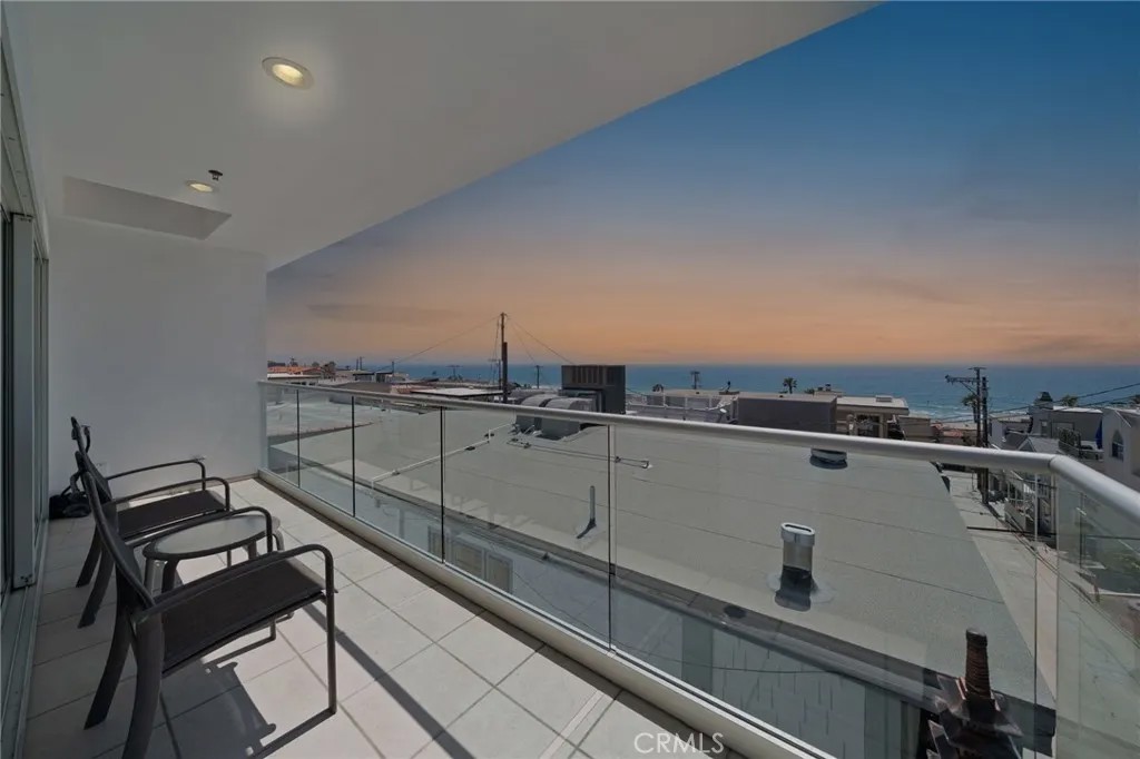 210 El Porto Street