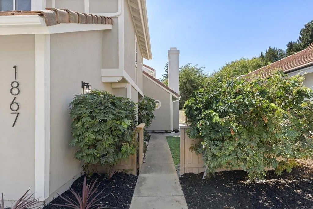 1867 Teakwood Way