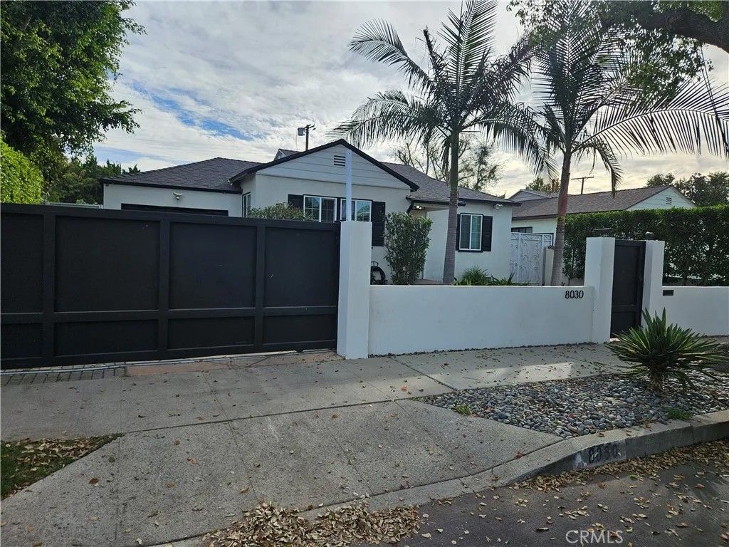 Photo of 8030 Lemona Avenue, Panorama City, CA 91402 (MLS # CV25258532)