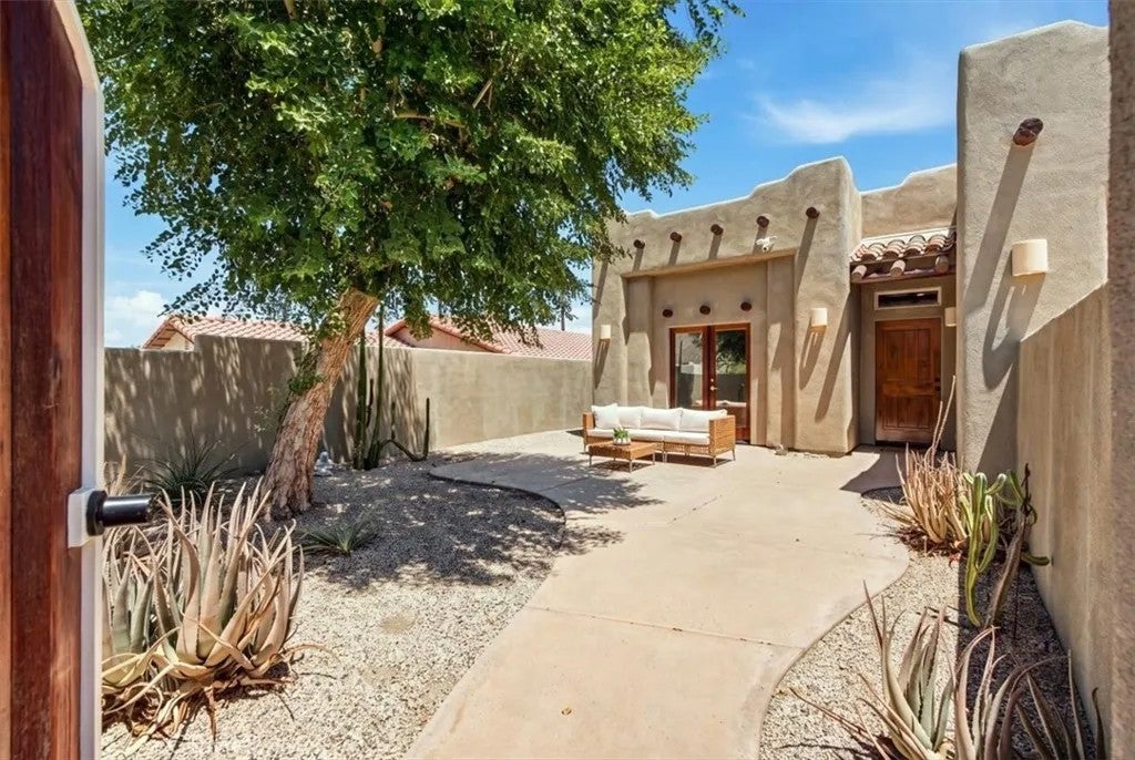 54580 Avenida Juarez