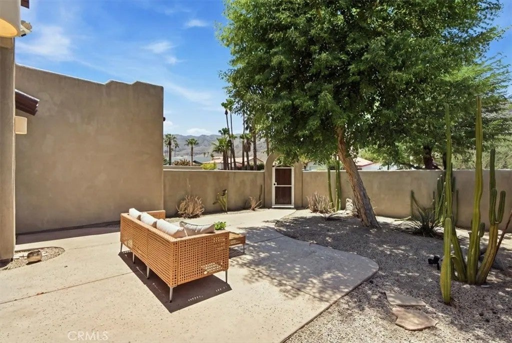 54580 Avenida Juarez