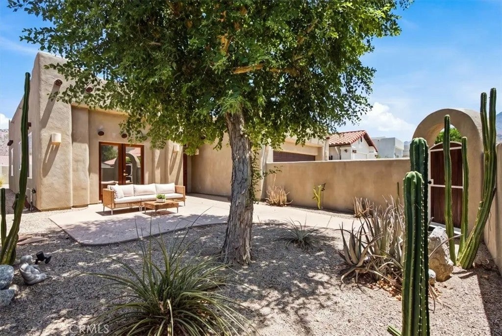 54580 Avenida Juarez