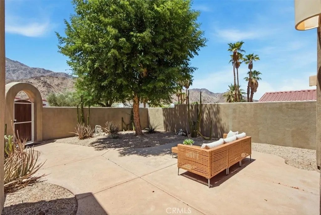 54580 Avenida Juarez