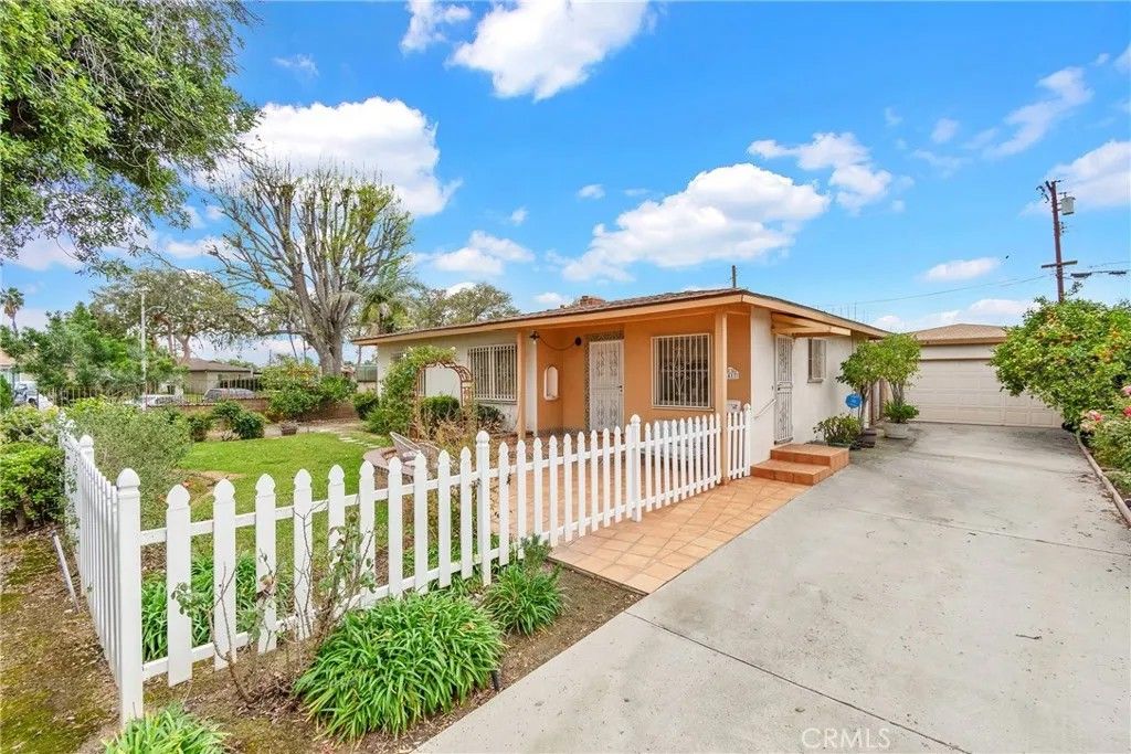 Photo of 1417 S Bromley Ave, West Covina, CA 91790 (MLS # CV25282407)