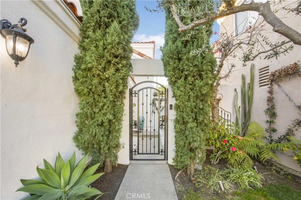 Photo of 57 Shearwater Pl, Newport Beach, CA 92660 (MLS # NP26001328)