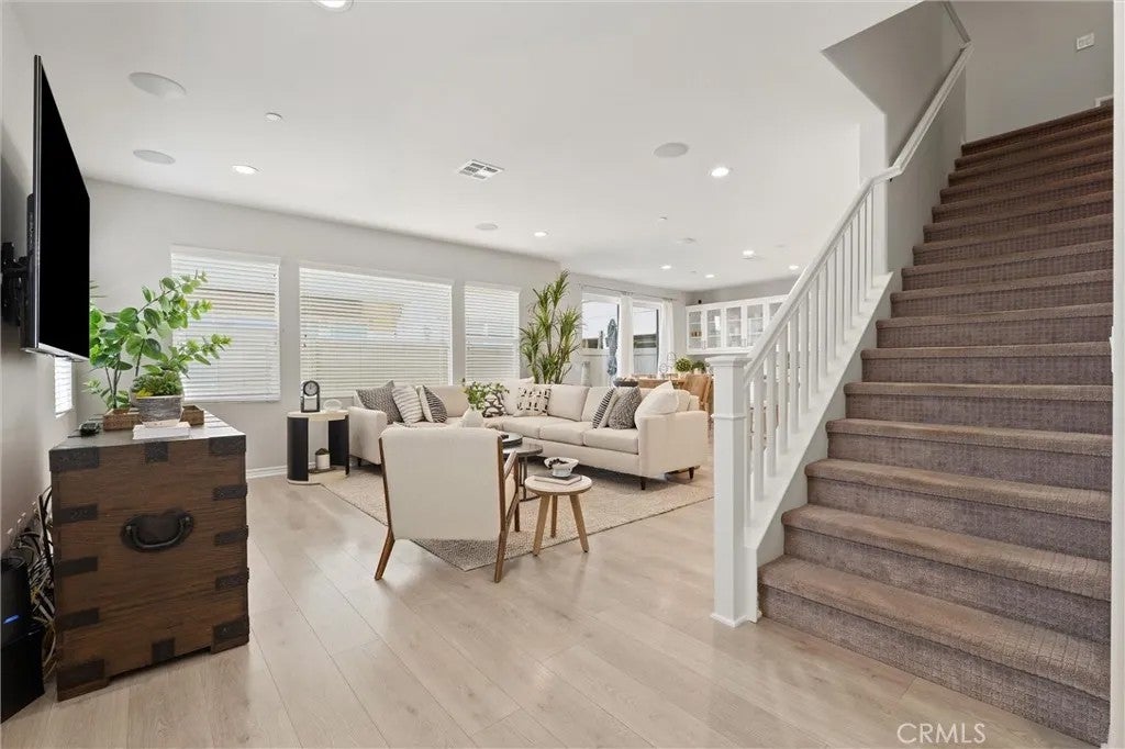 250 W Ridgewood