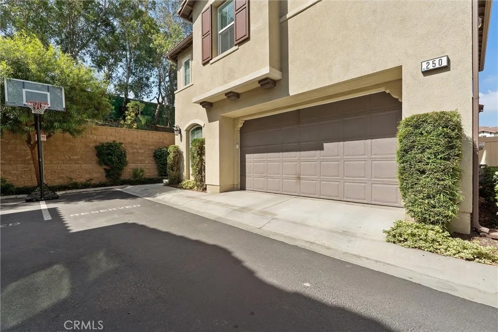 250 W Ridgewood