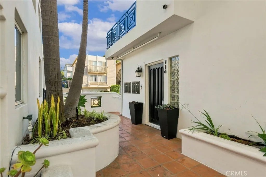 716 Manhattan Beach Boulevard