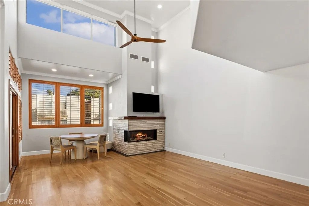 716 Manhattan Beach Boulevard