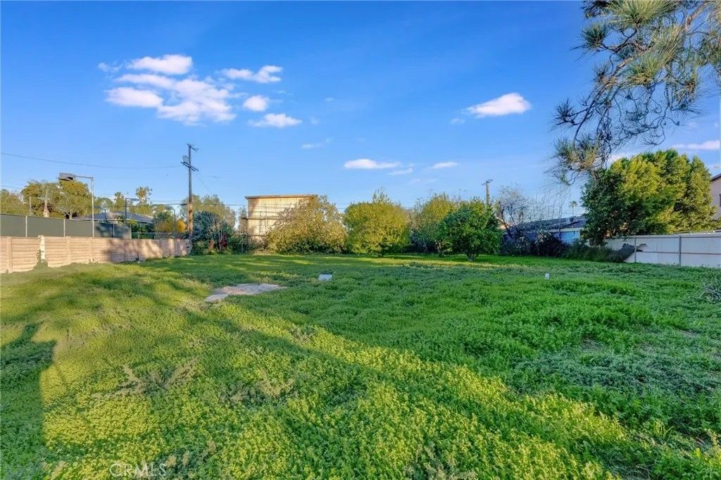 Photo of 7630 Jellico, Northridge, CA 91325 (MLS # SR25274651)