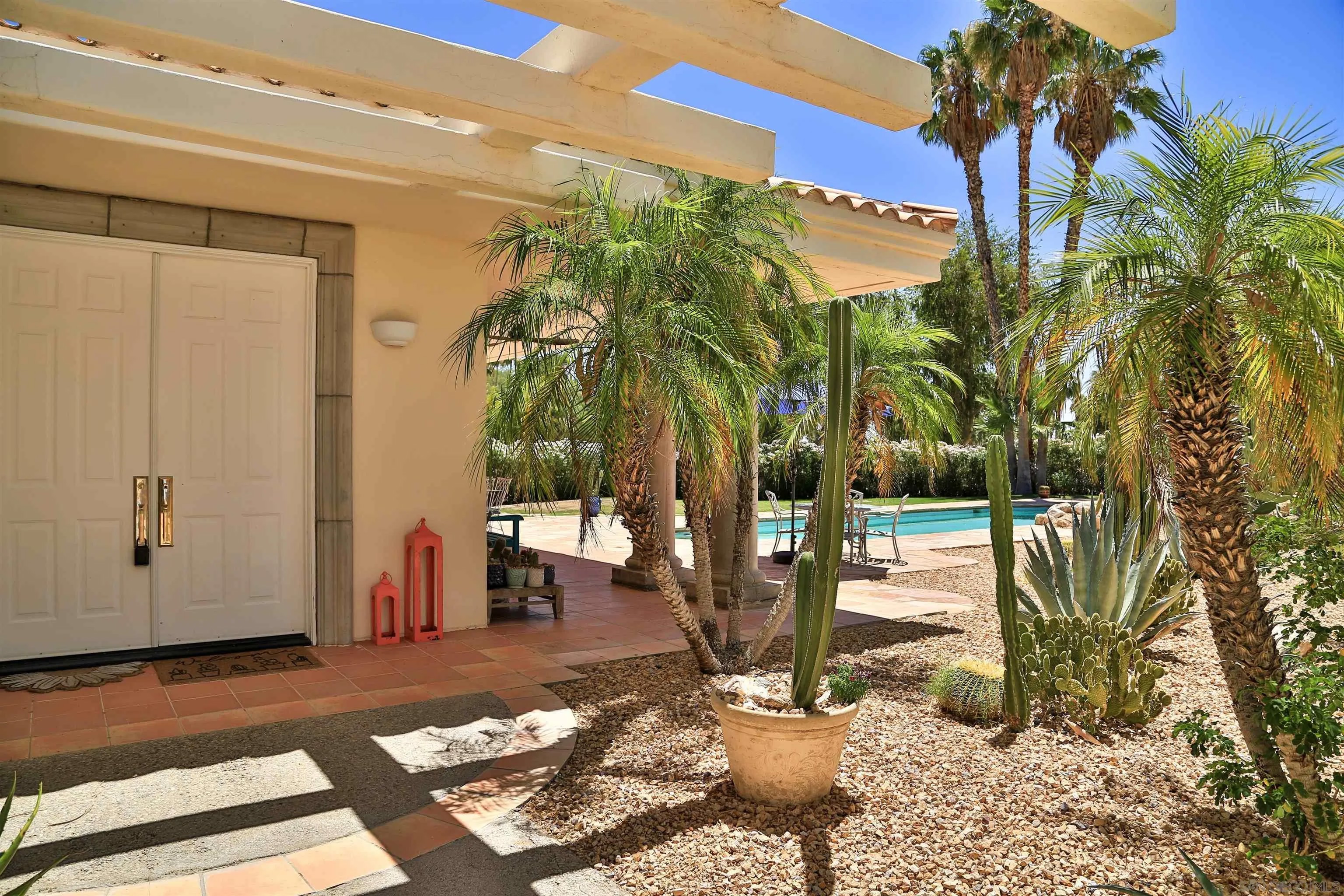 1605 Lazy S Dr