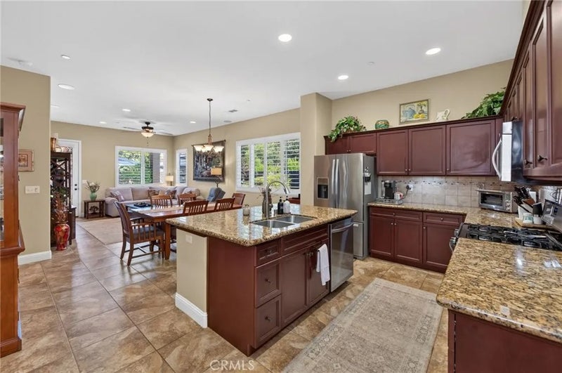 3745 Robinwood