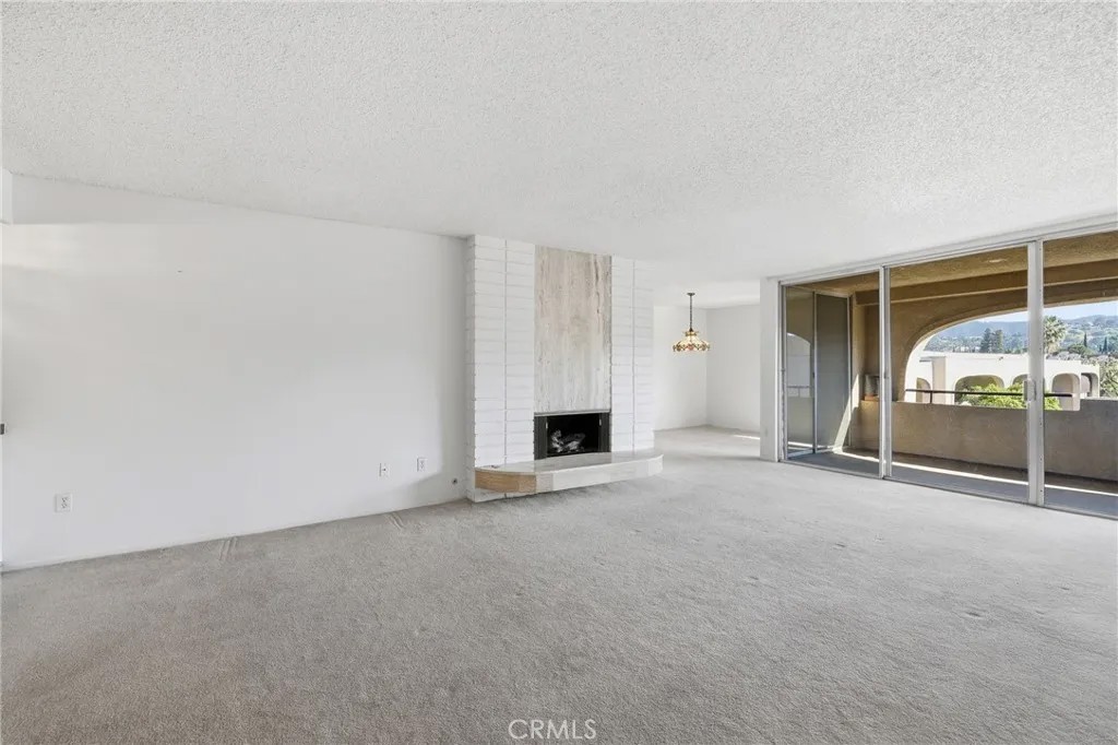 5330 Lindley Avenue 305