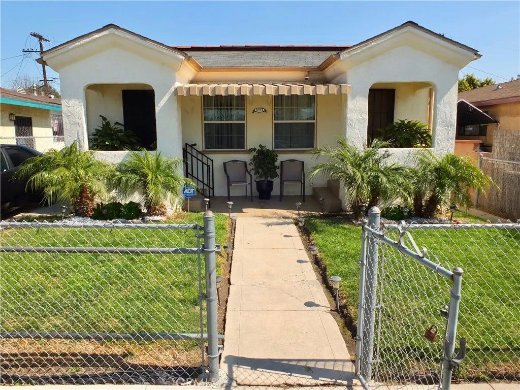 Photo of 8912 Mettler St, Los Angeles, CA 90003 (MLS # PW25238082)