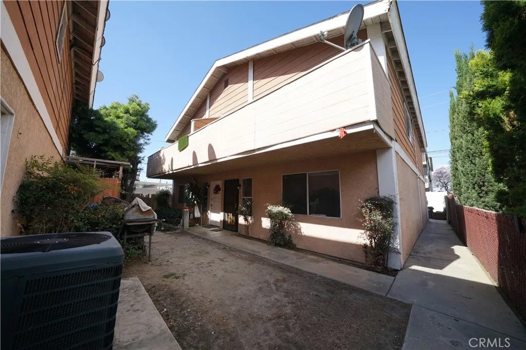 1735 Orizaba Avenue