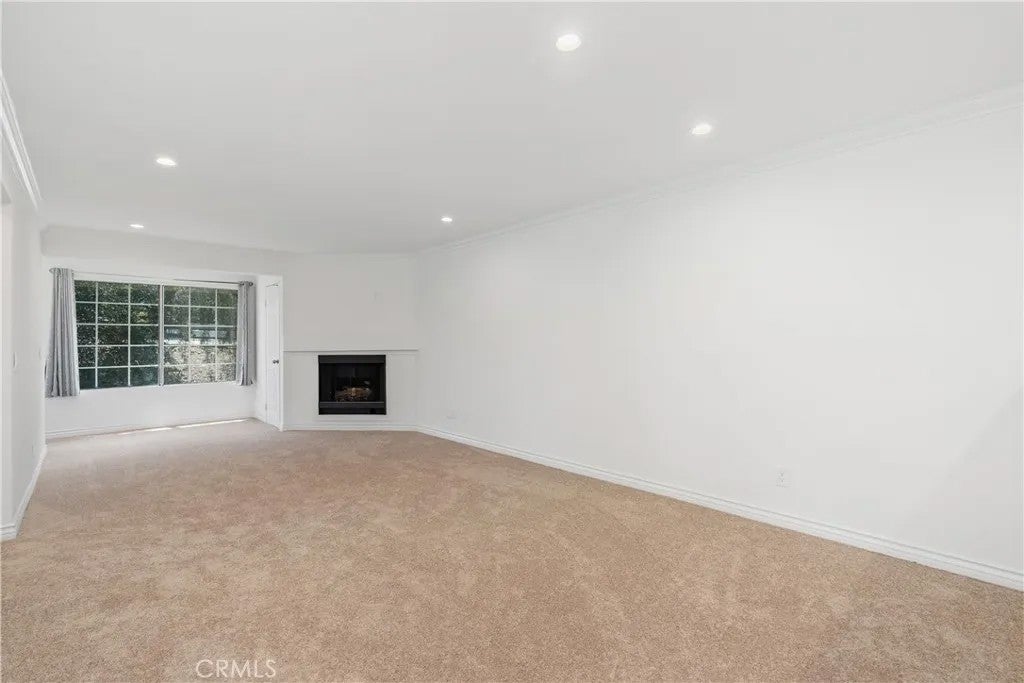 5525 Canoga Avenue 218