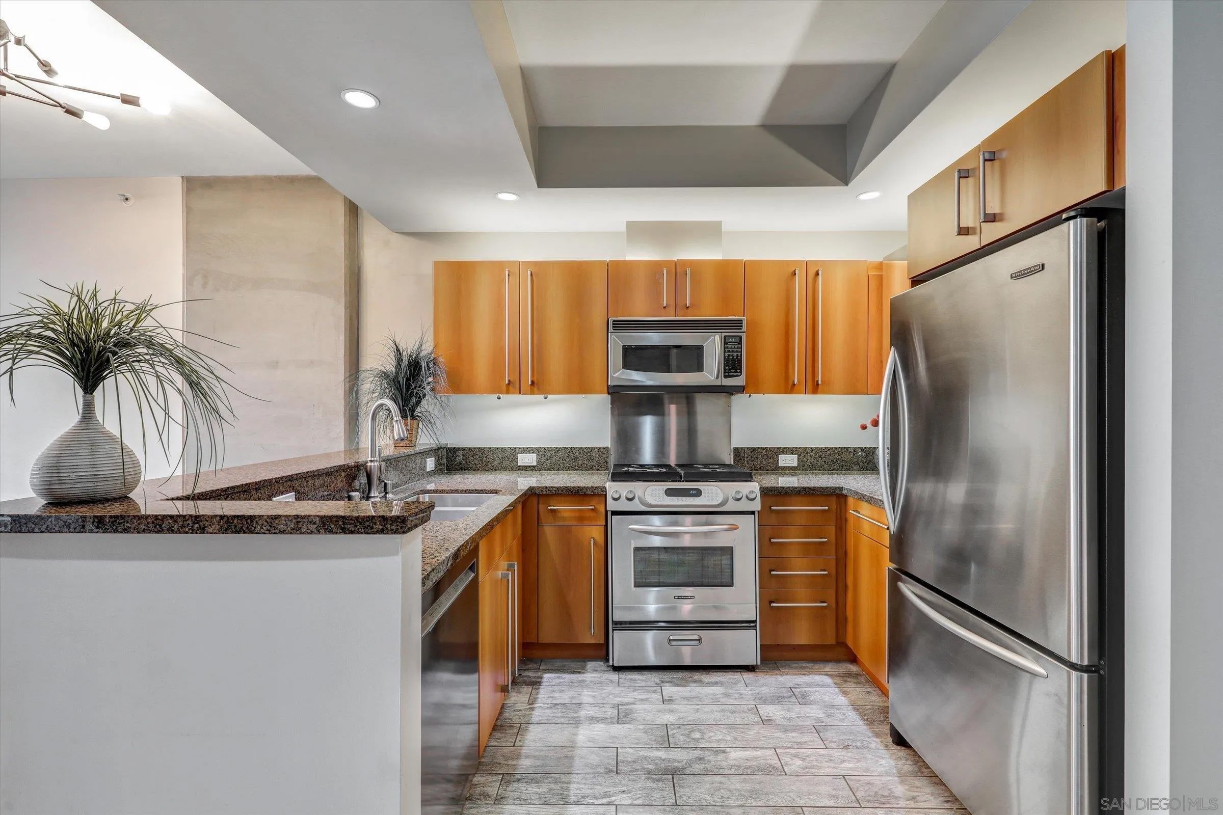 350 11Th Ave 323