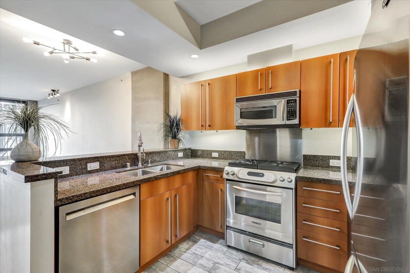 350 11Th Ave 323