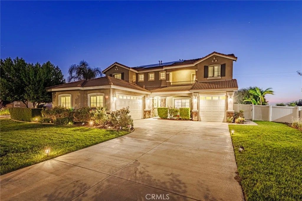Photo of 1539 Carmel Court, Redlands, CA 92374 (MLS # CV25275918)
