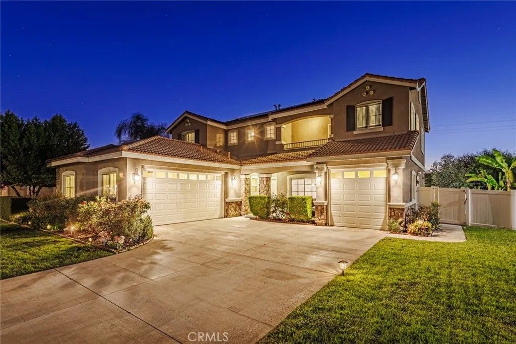 Photo of 1539 Carmel Court, Redlands, CA 92374 (MLS # CV25275918)