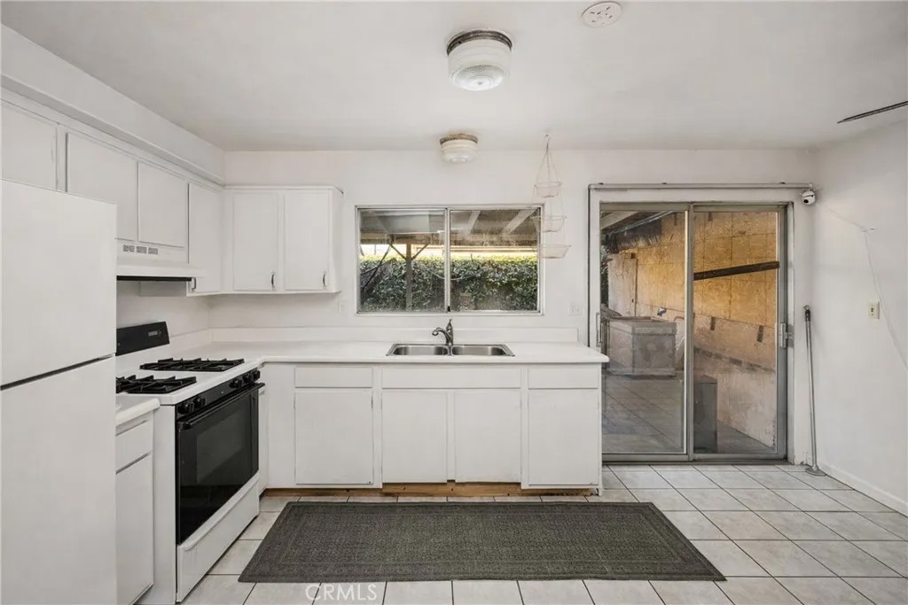 2171 Pomona