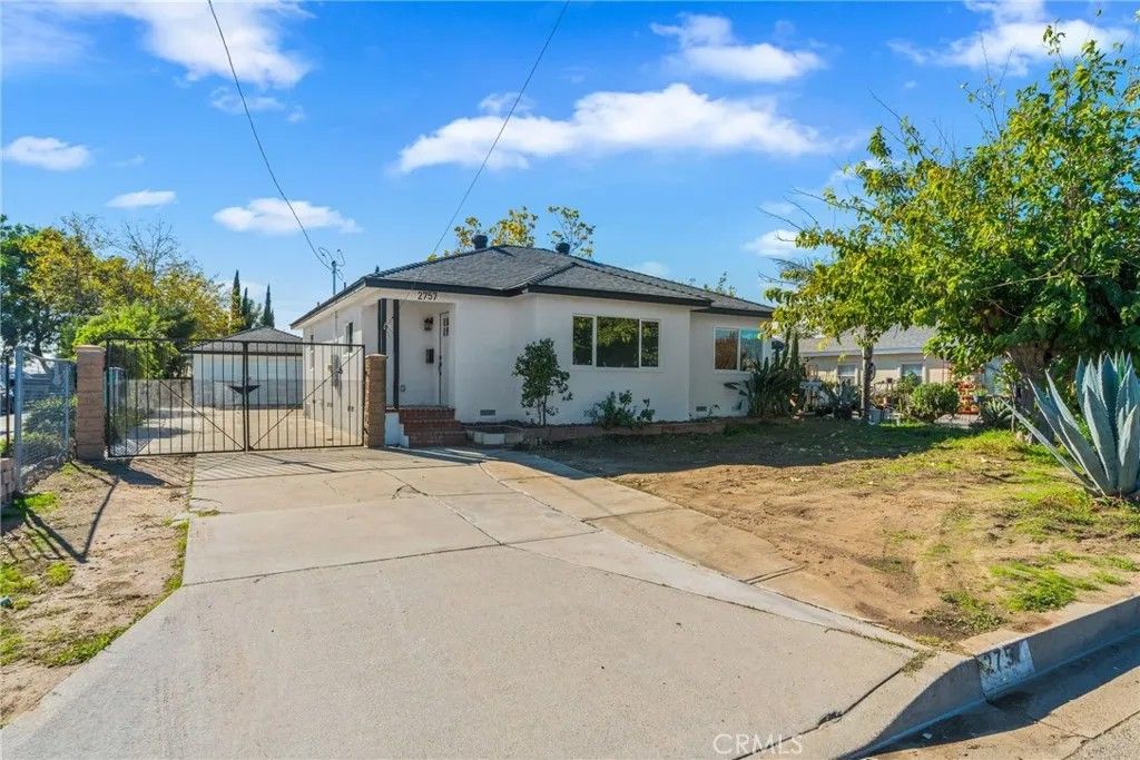Photo of 2757 W Rialto Ave, Rialto, CA 92376 (MLS # TR25270958)