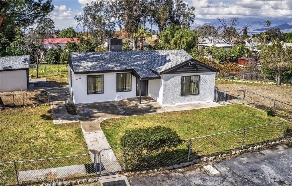 Photo of 1337 Beryl Ave, Mentone, CA 92359 (MLS # IG26037197)