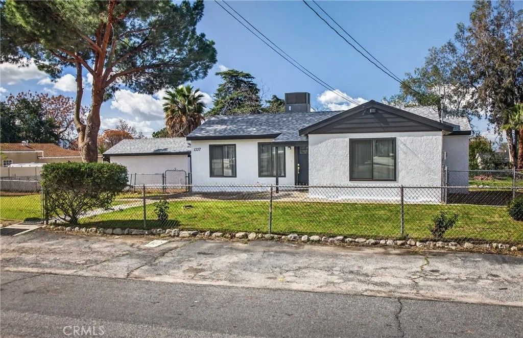 Photo of 1337 Beryl Ave, Mentone, CA 92359 (MLS # IG26037197)