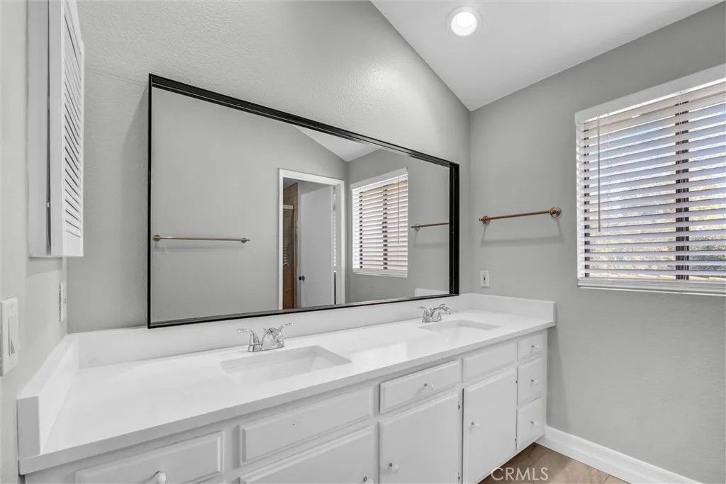 Photo of 23024 Park Sorrento, Calabasas, CA 91302 (MLS # SR25247058)