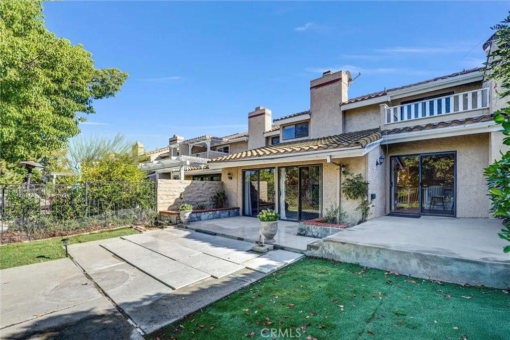 Photo of 23024 Park Sorrento, Calabasas, CA 91302 (MLS # SR25247058)