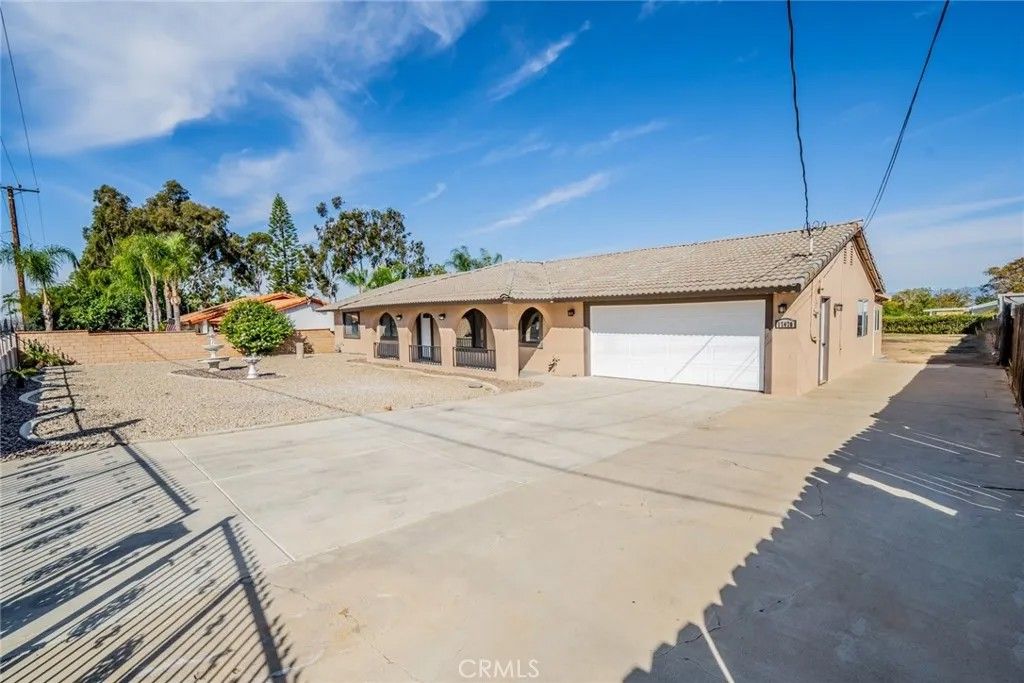 Photo of 17470 Krameria Avenue, Riverside, CA 92504 (MLS # IV25248791)