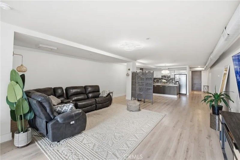 433 Pine Avenue 201