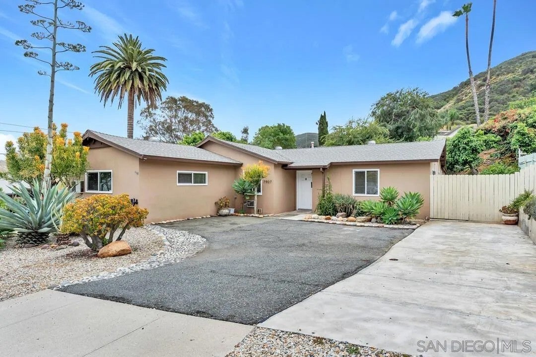 7907 Poplin Dr